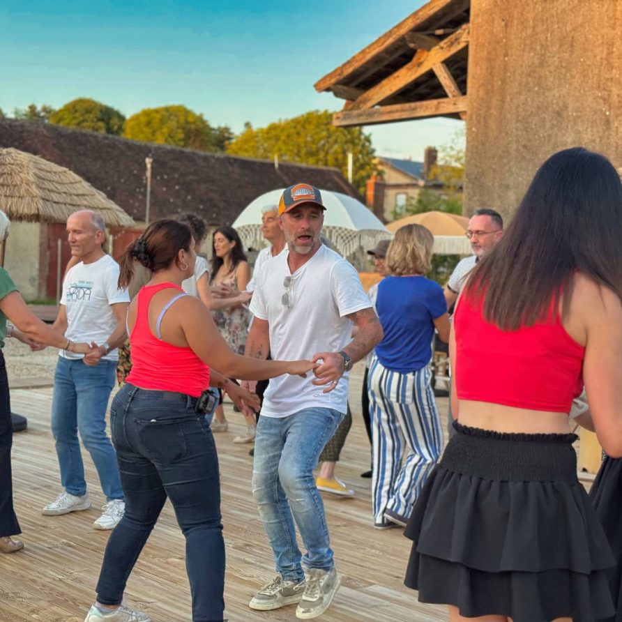 Sebastien Massaro cours de salsa terrasse du verger à Naumad